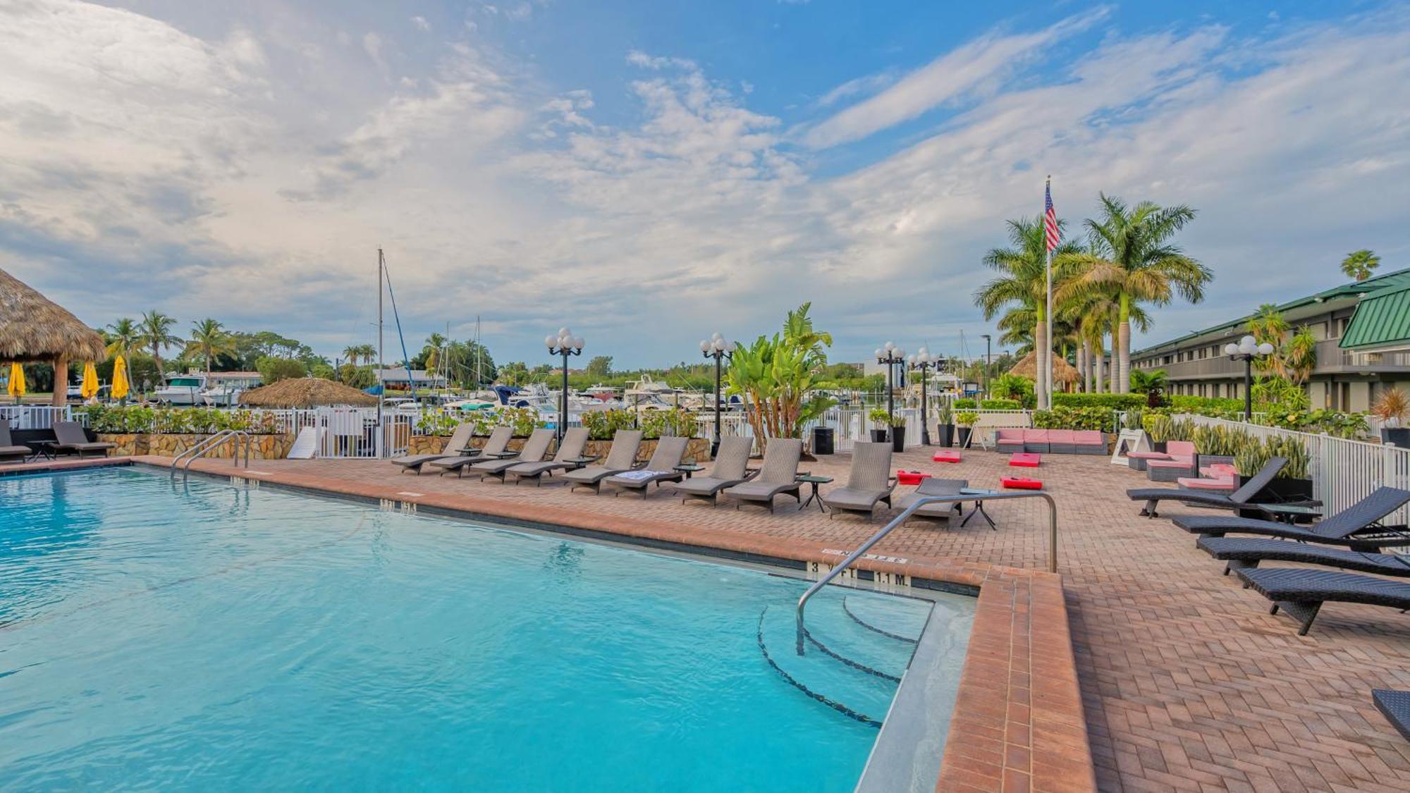 All-New Waterfront With Balcony,Pool,Tiki Bar,Gym Sarasota Bagian luar foto