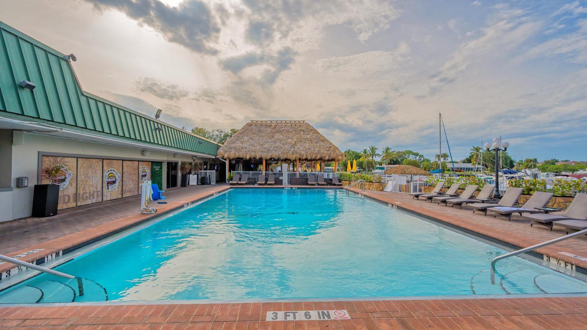 All-New Waterfront With Balcony,Pool,Tiki Bar,Gym Sarasota Bagian luar foto