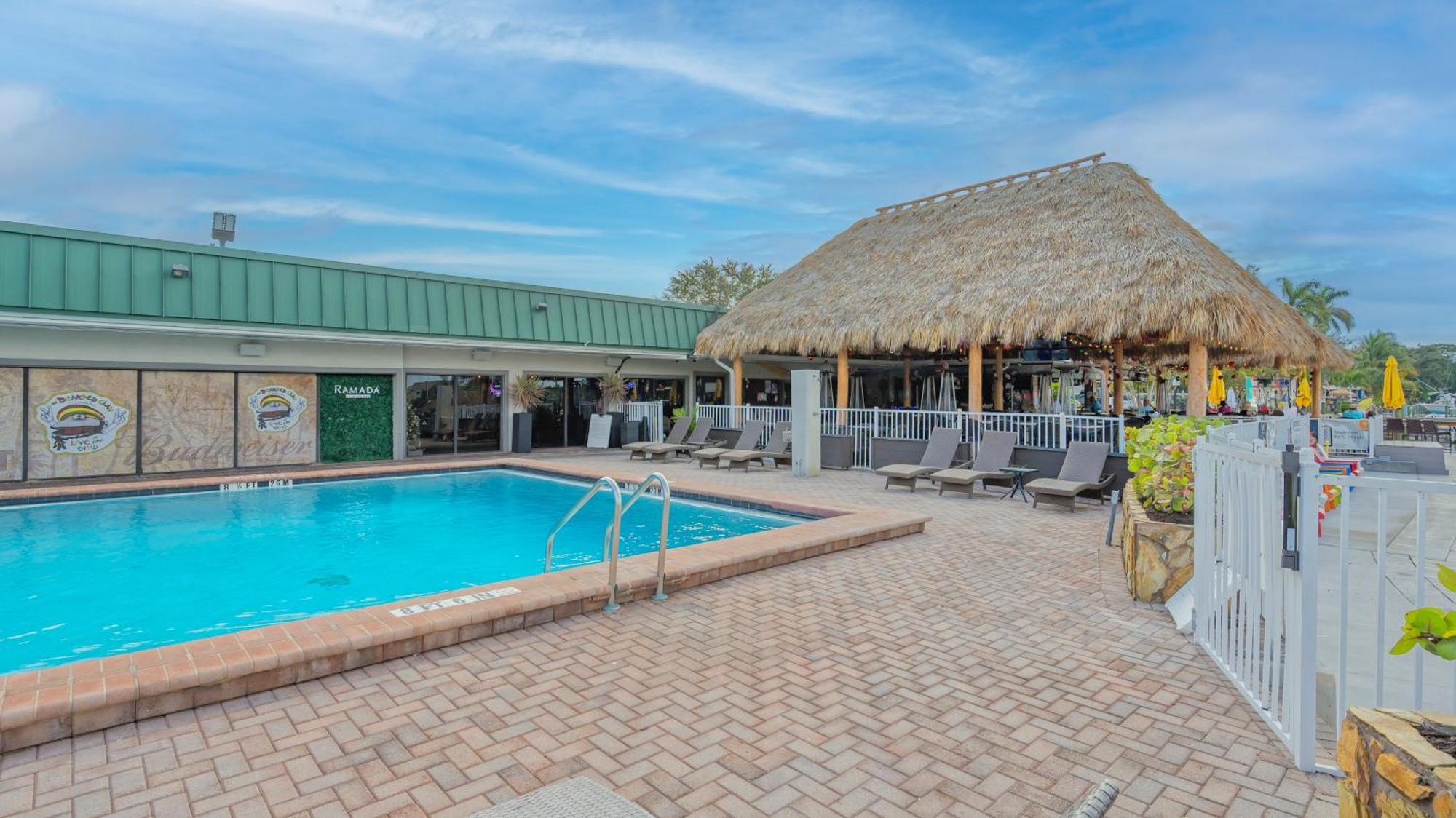 All-New Waterfront With Balcony,Pool,Tiki Bar,Gym Sarasota Bagian luar foto
