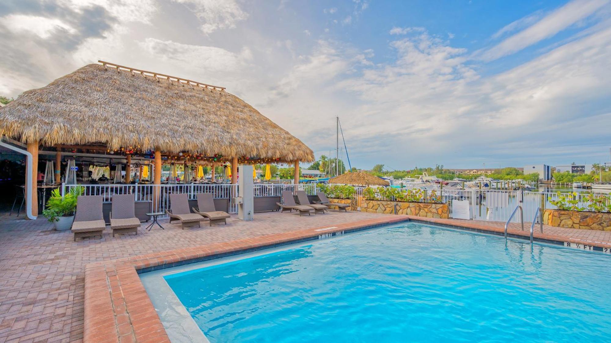 All-New Waterfront With Balcony,Pool,Tiki Bar,Gym Sarasota Bagian luar foto