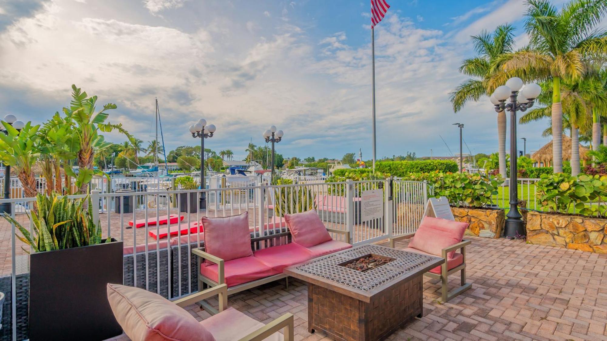 All-New Waterfront With Balcony,Pool,Tiki Bar,Gym Sarasota Bagian luar foto
