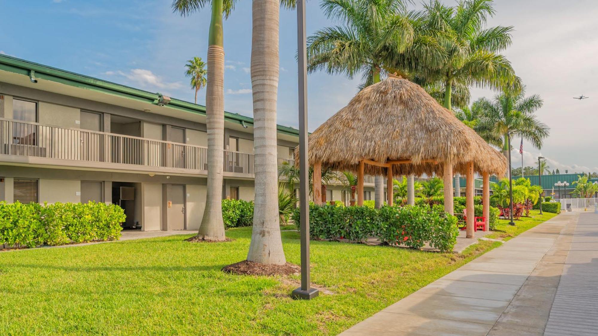 All-New Waterfront With Balcony,Pool,Tiki Bar,Gym Sarasota Bagian luar foto