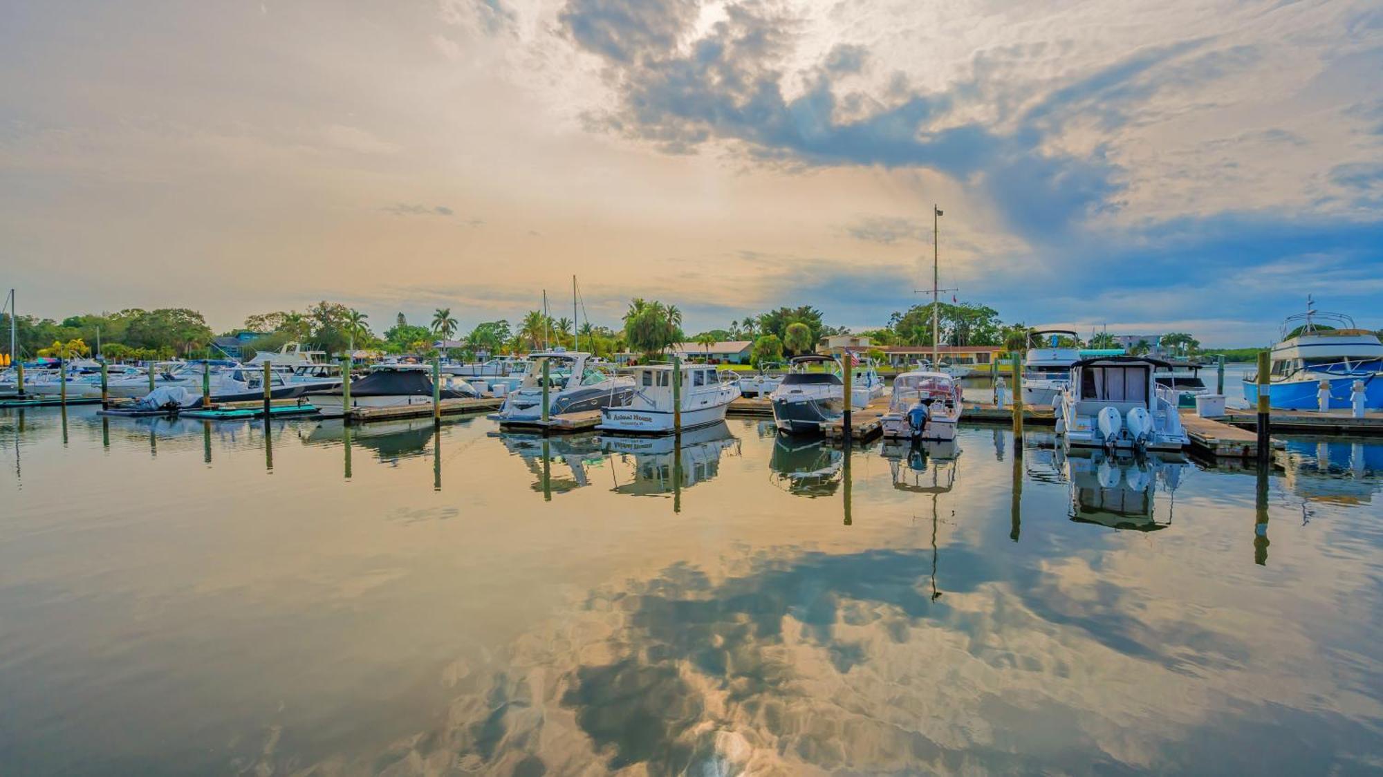 All-New Waterfront With Balcony,Pool,Tiki Bar,Gym Sarasota Bagian luar foto
