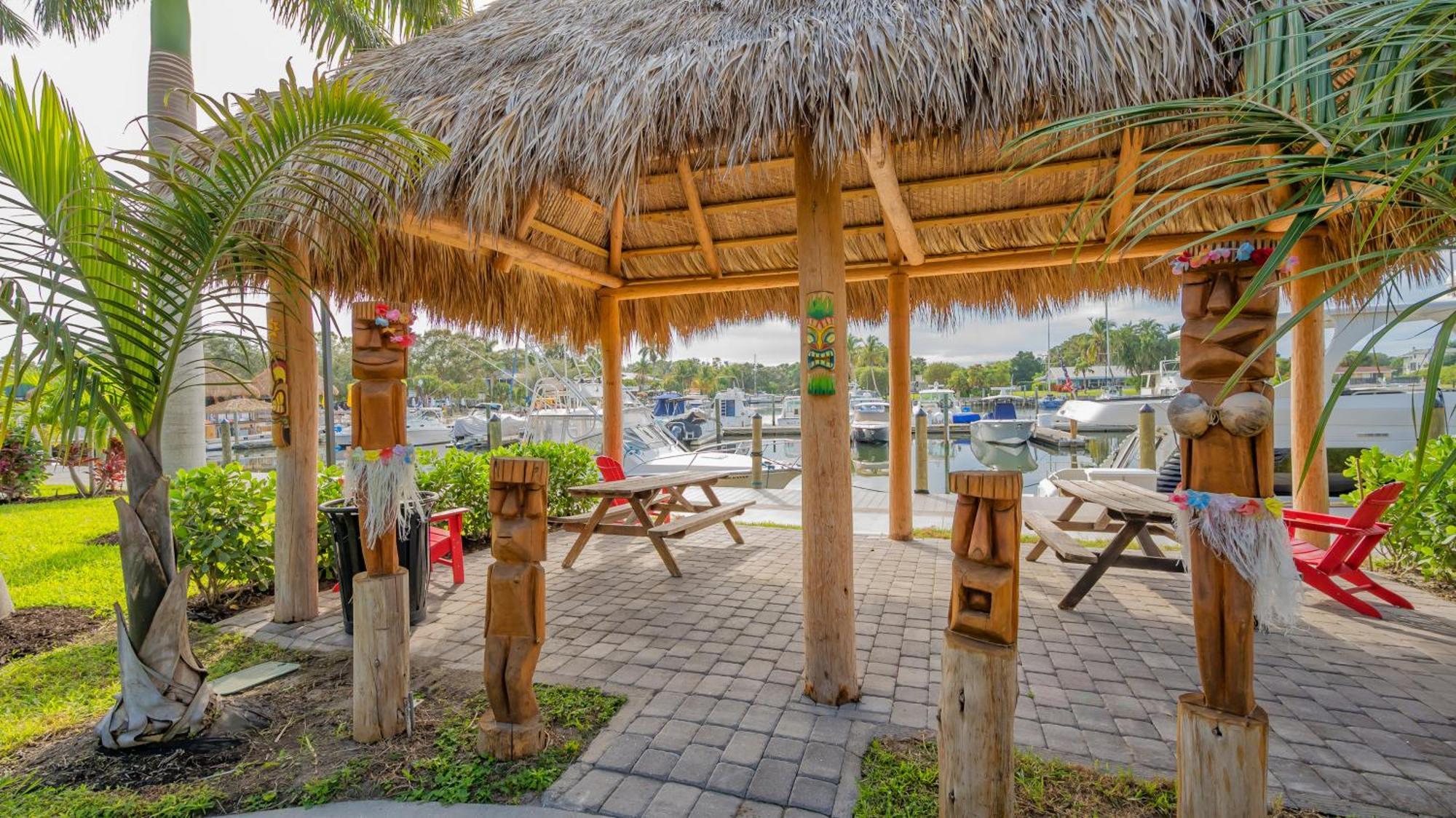 All-New Waterfront With Balcony,Pool,Tiki Bar,Gym Sarasota Bagian luar foto