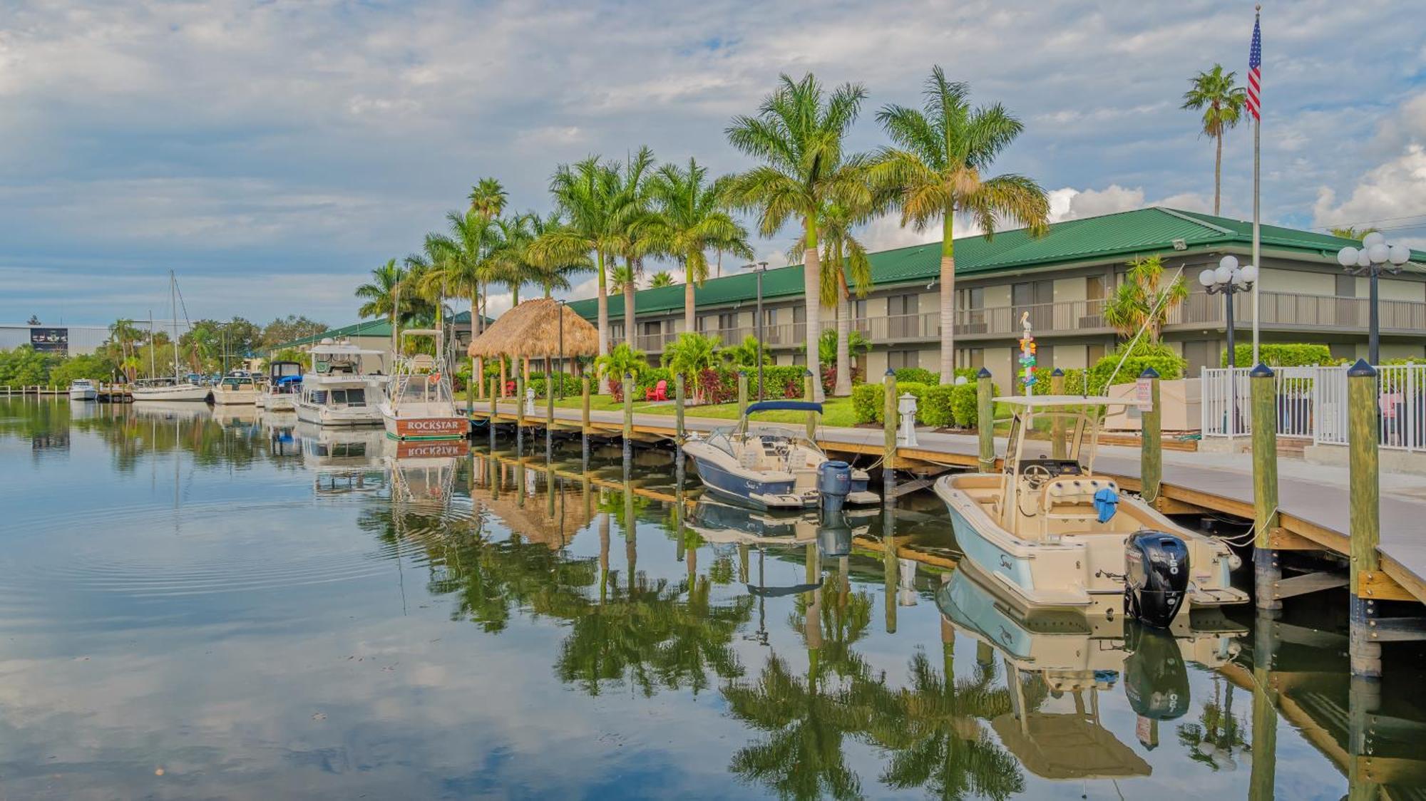 All-New Waterfront With Balcony,Pool,Tiki Bar,Gym Sarasota Bagian luar foto