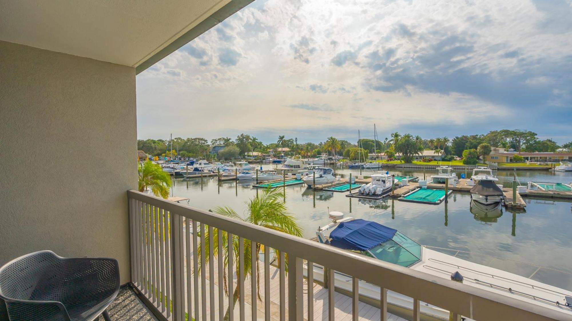 All-New Waterfront With Balcony,Pool,Tiki Bar,Gym Sarasota Bagian luar foto