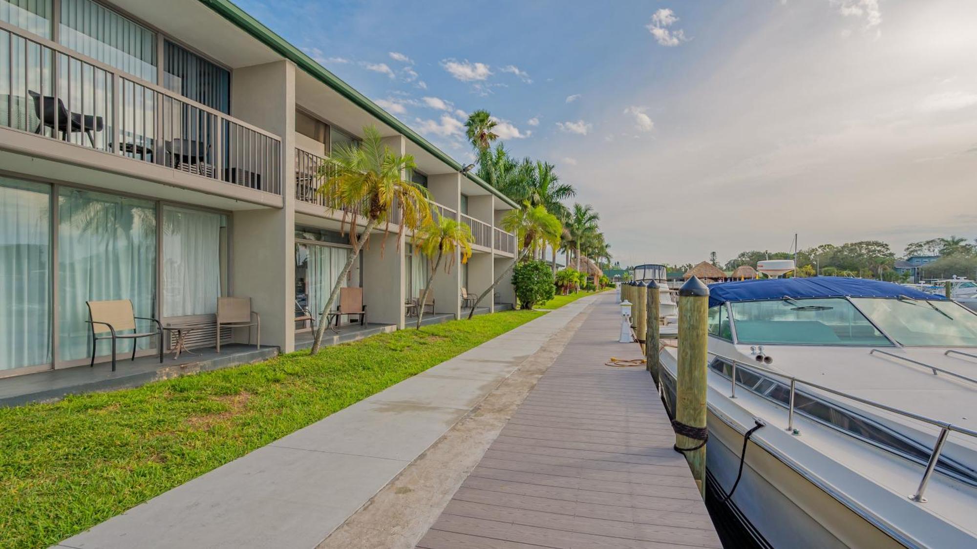 All-New Waterfront With Balcony,Pool,Tiki Bar,Gym Sarasota Bagian luar foto